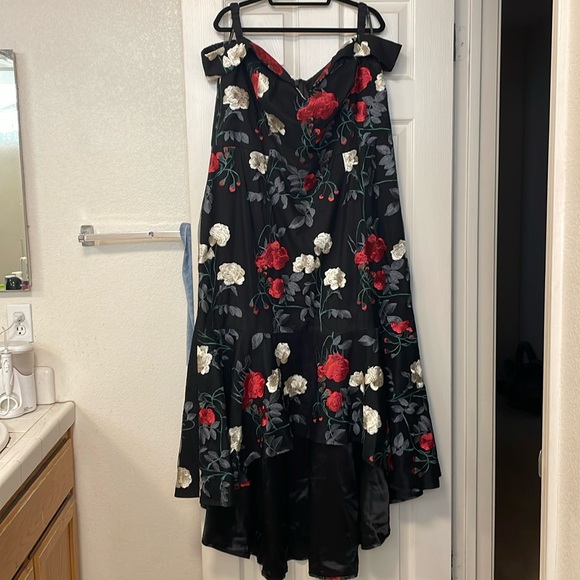 Chi Chi London Curve Bardot Embroidered Bodycon Fishtail Dress in Black Size 18 - Picture 4 of 14